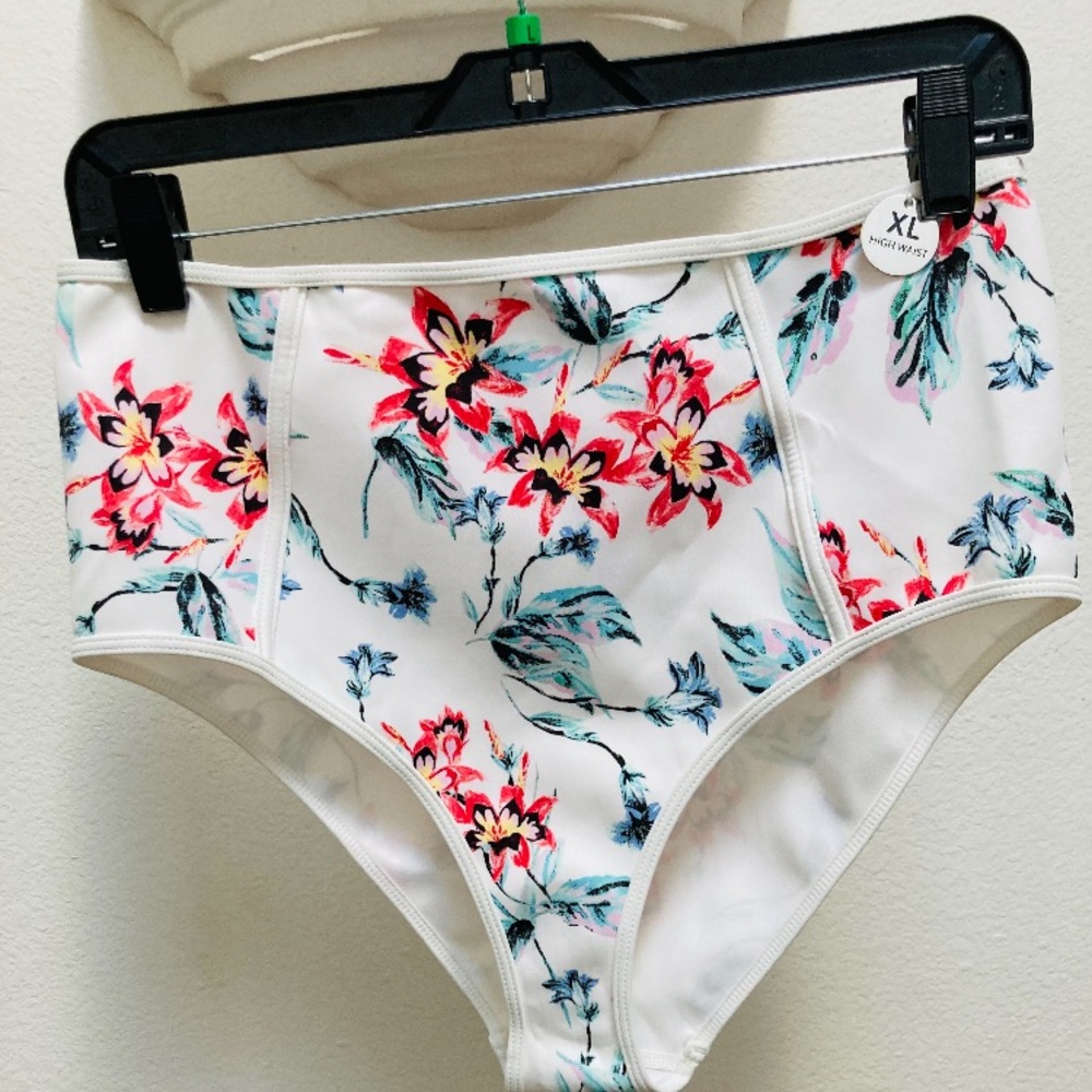 Forever 21 - Women’s Swim Bottoms. Size XLarge.
